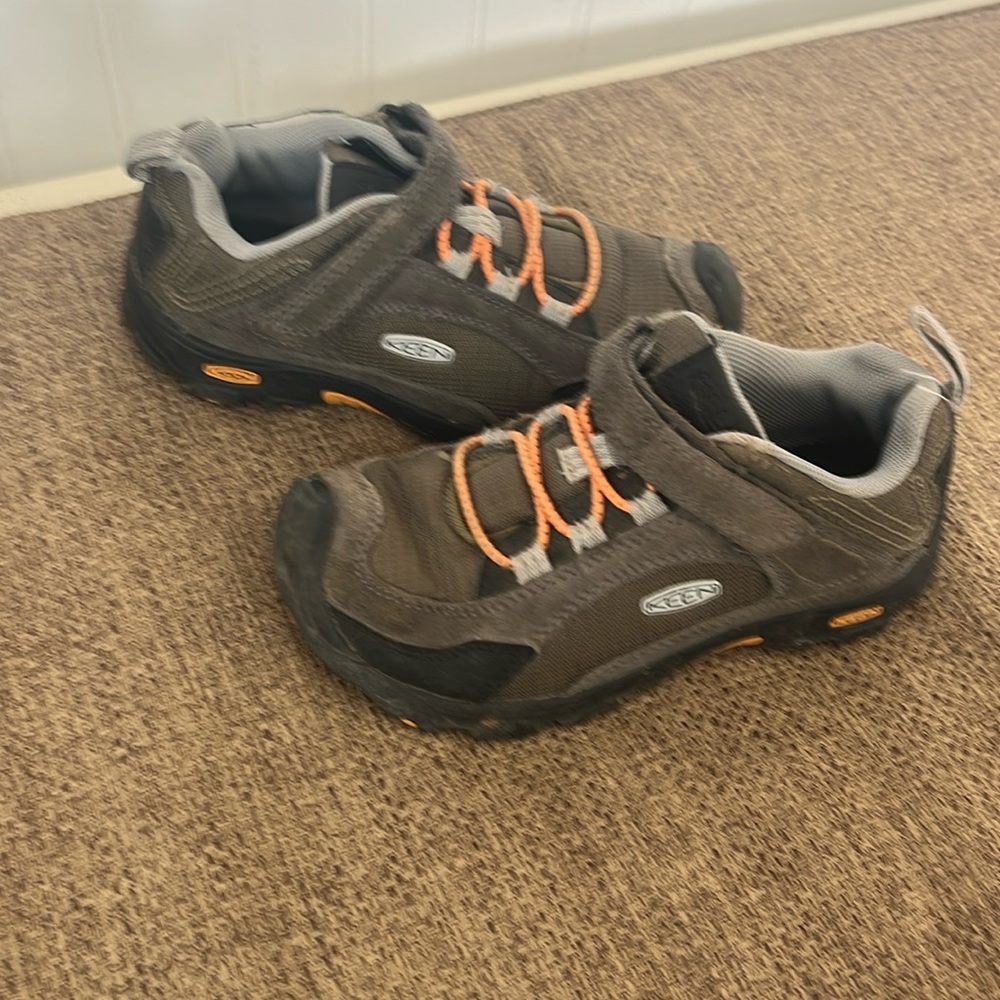 KEEN HIKING SHOES